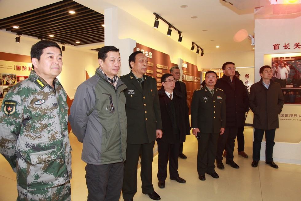 东风公司加强新形势下企业武装工作纪实