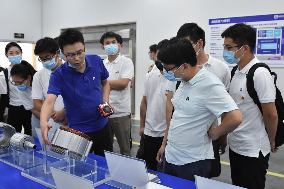 第二十四期东风青年科技创新论坛举行