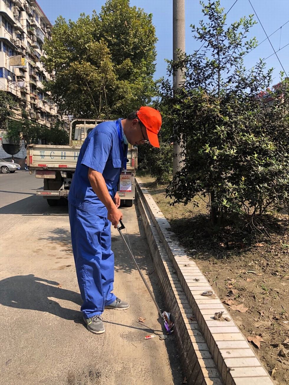 东风特装：党员下沉社区 共建文明城市