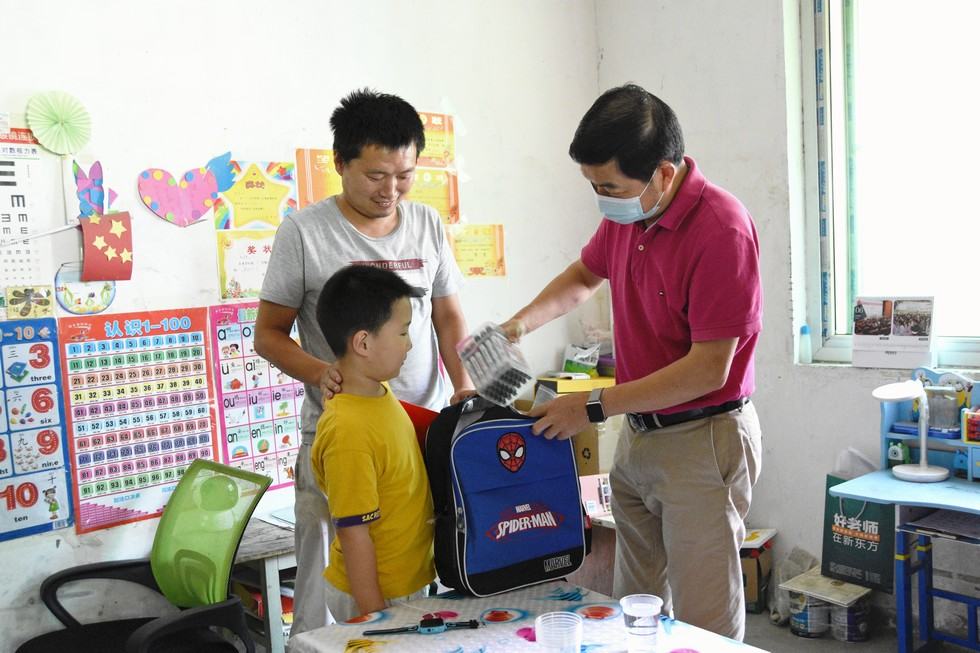 东风公司工会十堰基地“金秋助学”
