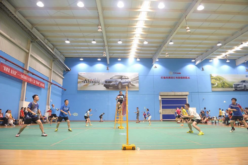 “风神杯”羽毛球赛举行