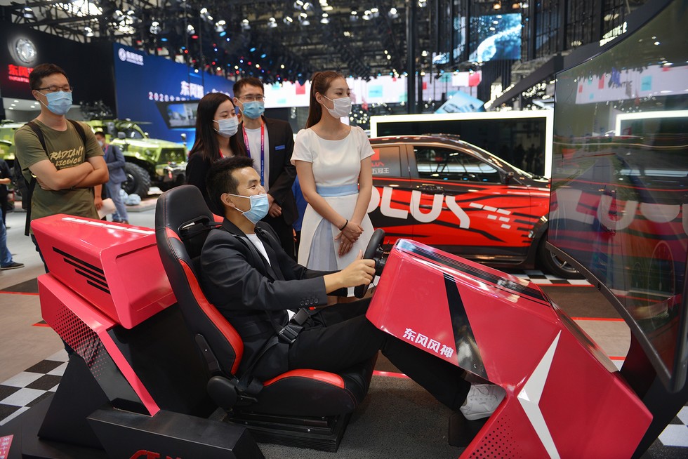 在东风馆过把赛车瘾