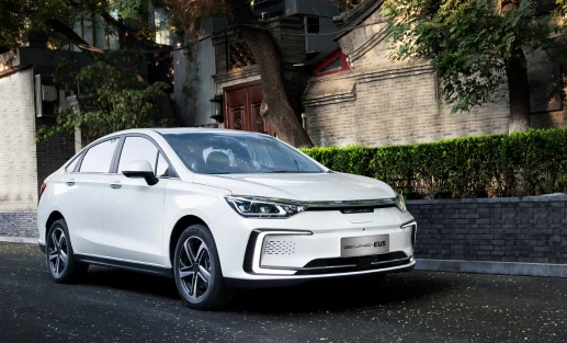 北汽新能源BEIJING-EU5，心满意足的纯电动轿车