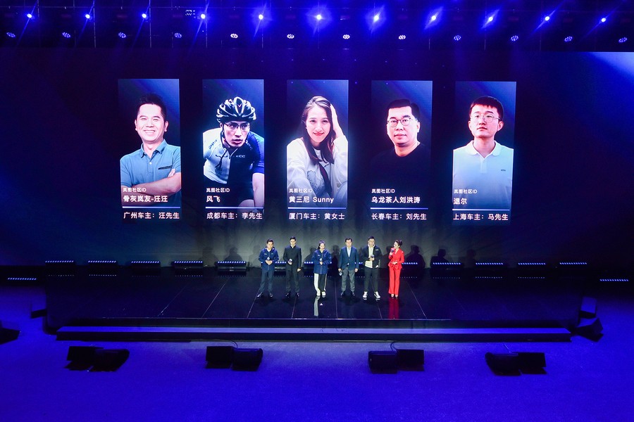 围观岚图大型“宠粉”现场