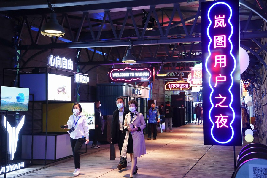 围观岚图大型“宠粉”现场