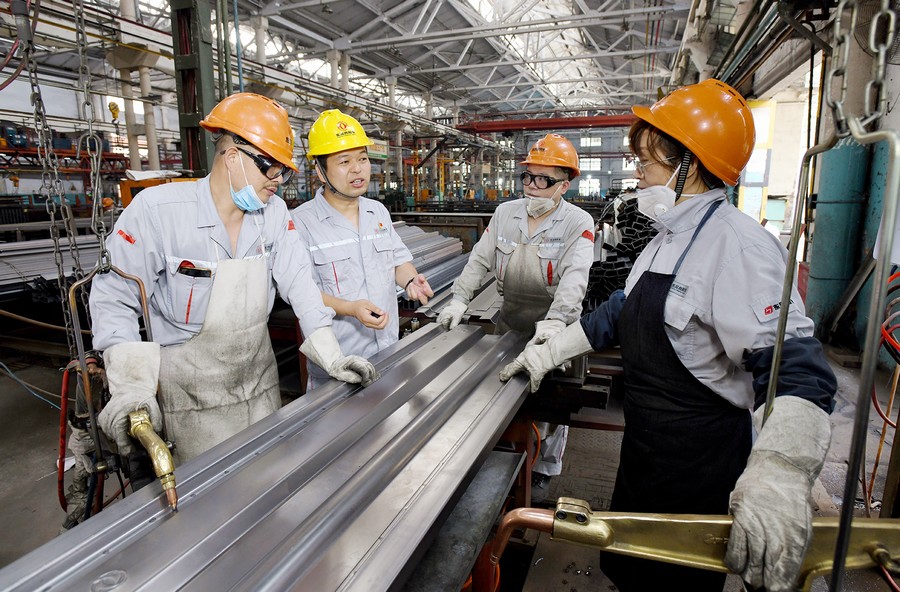 ​【我是党员 我在东风】杨佳涛：立足“一本两场” 做强“上装”产品