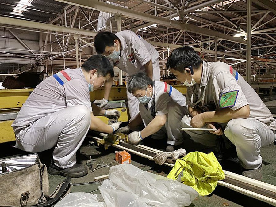 神龙公司各领域员工国庆假期奋战在一线