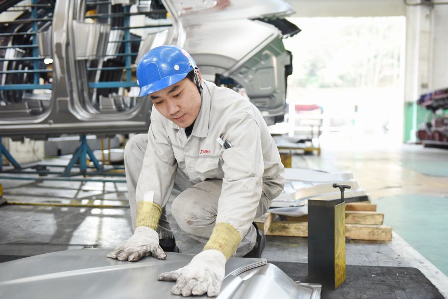 许建：爱岗敬业 不负青春