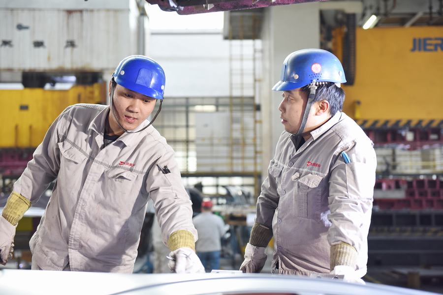 许建：爱岗敬业 不负青春