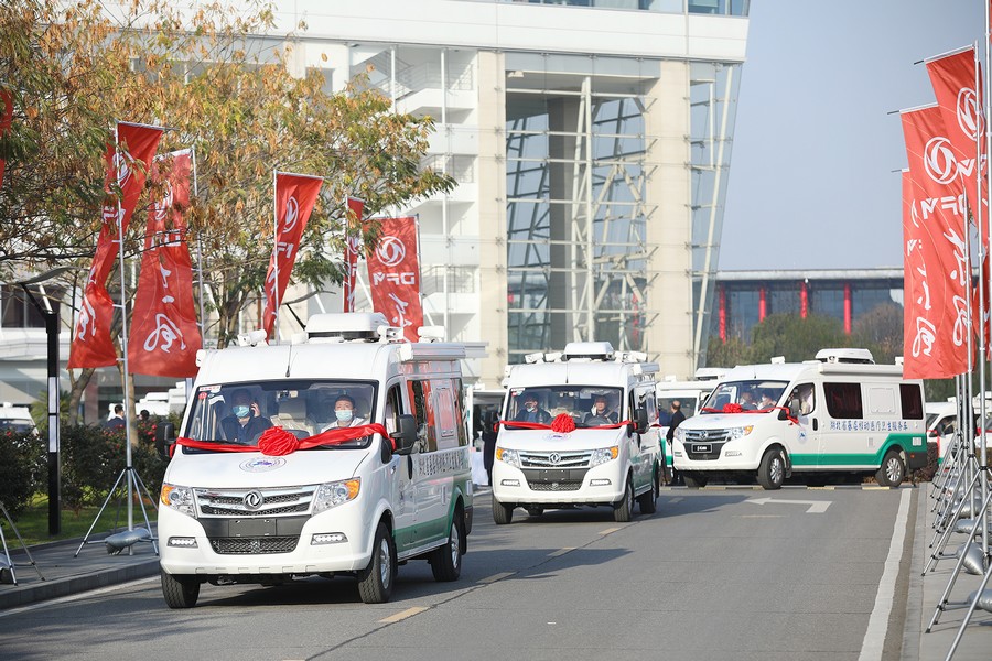 770台东风御风移动医疗卫生服务车交付湖北省卫健委