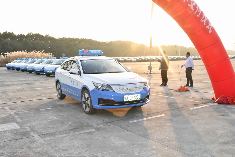 167辆东风风神E70出租车交付