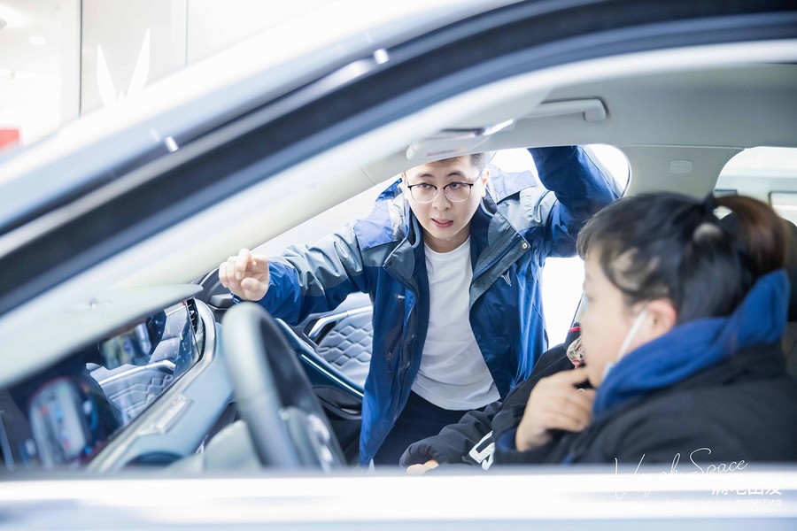 岚图空间·武汉四新万达店开业