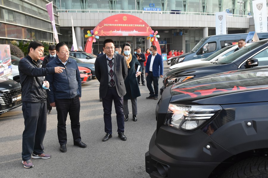 2021年中央在鄂和省属企业职工羽毛球赛落幕，东风代表队斩获三项冠军