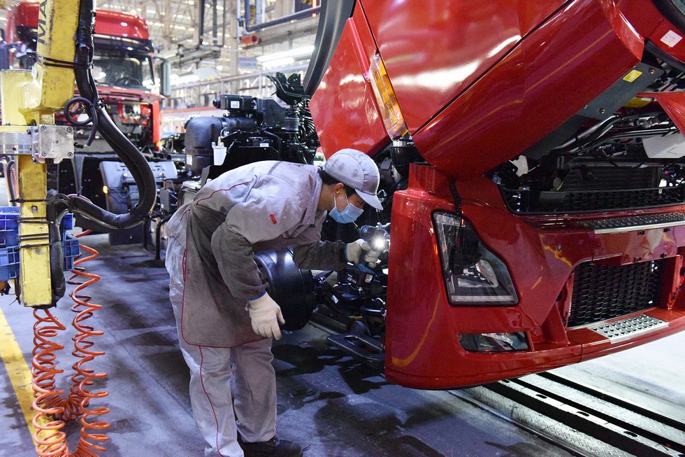 铆足“牛劲”自奋蹄 锚定目标“犇”新程