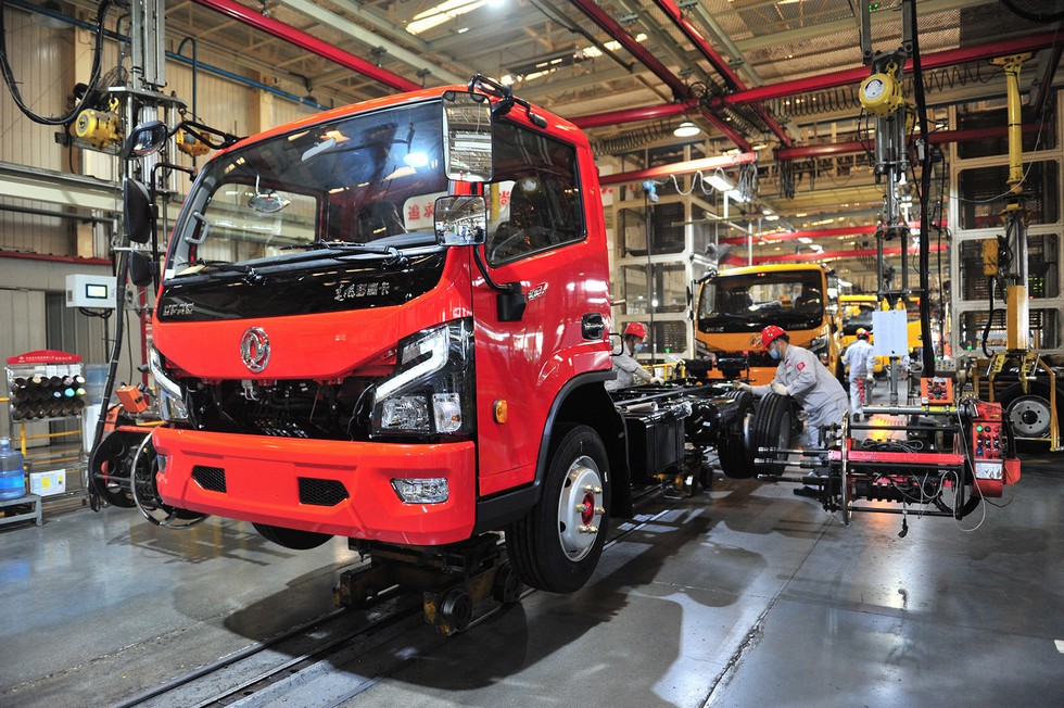 铆足“牛劲”自奋蹄 锚定目标“犇”新程