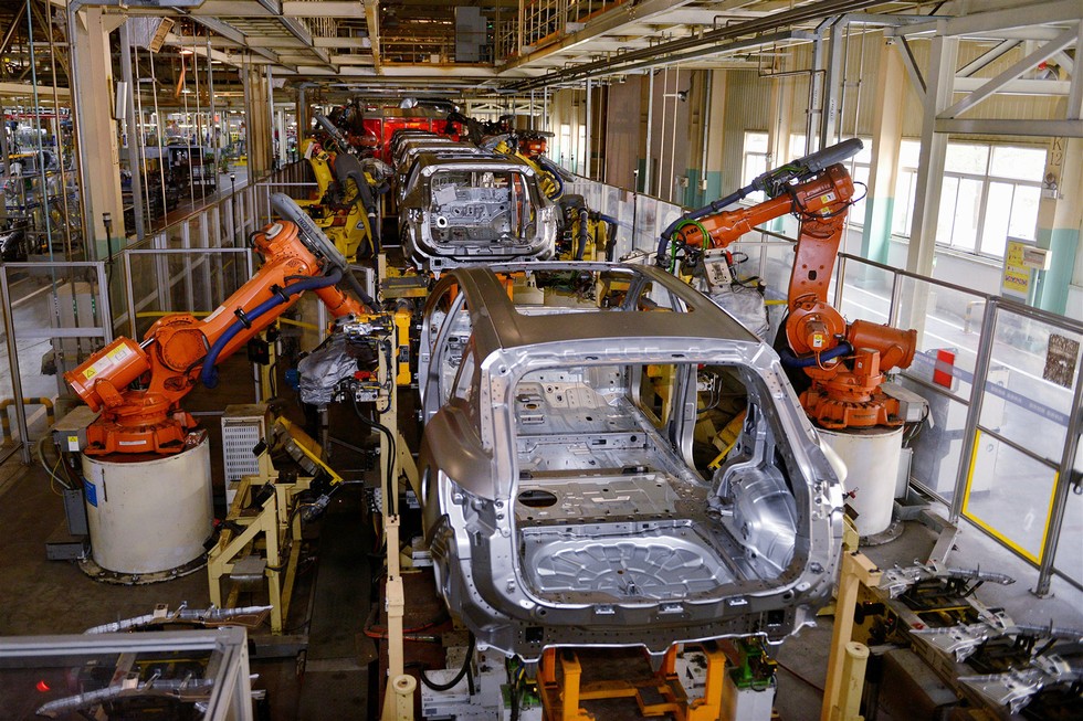 【视觉东风】焊花映春－探访东风乘用车公司焊装车间