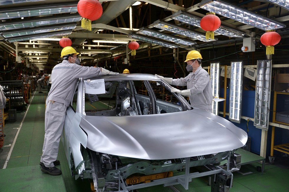 【视觉东风】焊花映春－探访东风乘用车公司焊装车间