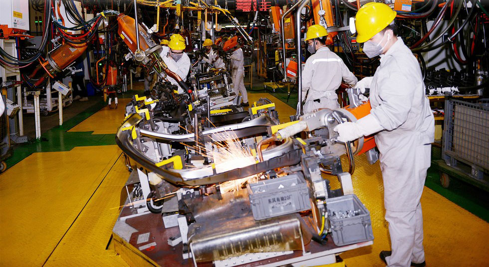 【视觉东风】焊花映春－探访东风乘用车公司焊装车间