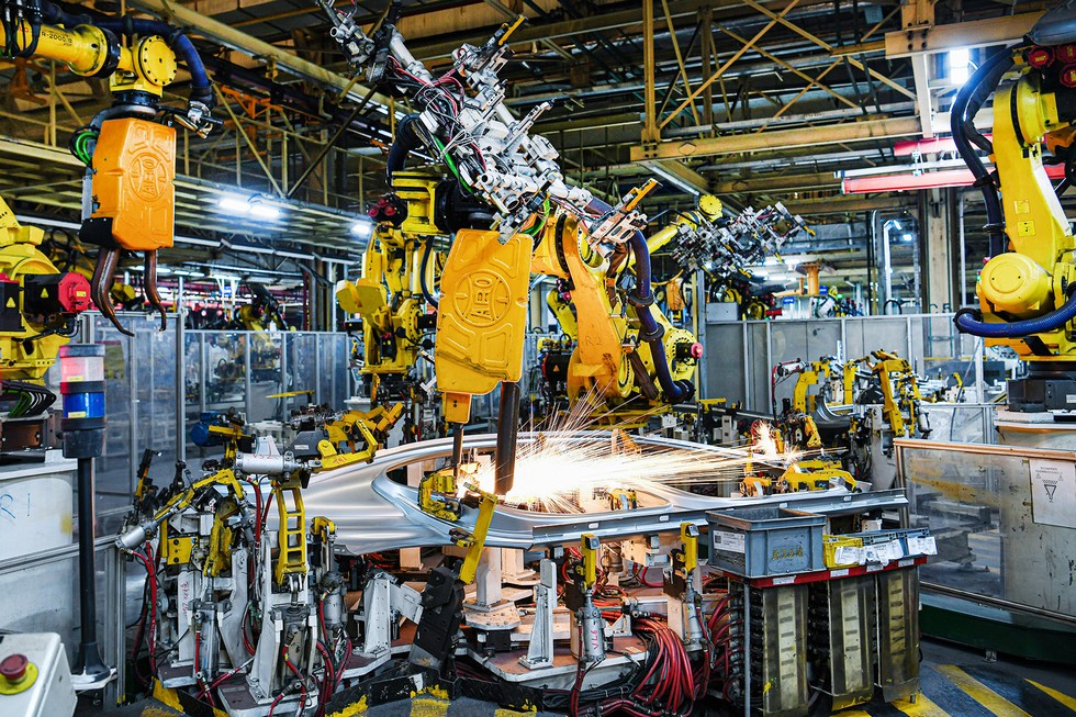 【视觉东风】“五星”品质这样炼成－探访神龙公司武汉工厂焊装分厂