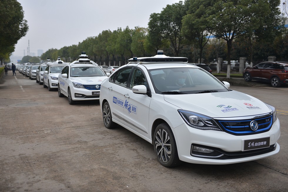 东风自动驾驶出租车开始接单