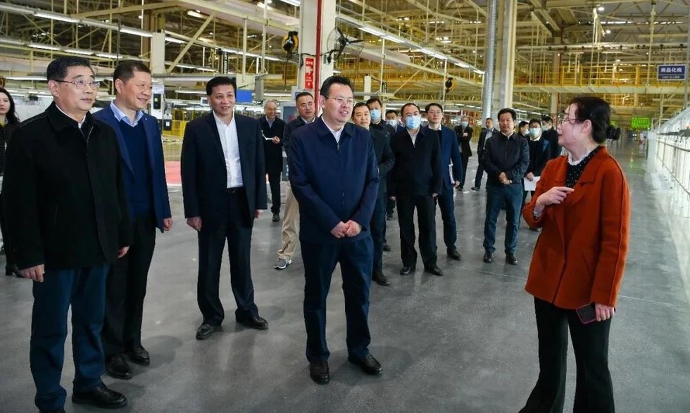 武汉市委副书记、市长程用文调研岚图汽车和东风云峰项目