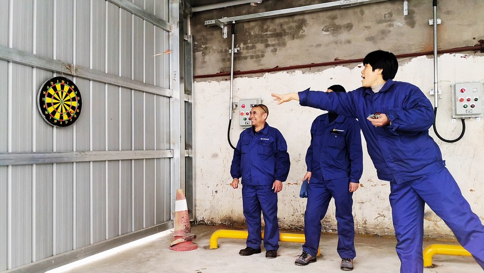 东风德纳车桥十堰工厂工余开展趣味小活动