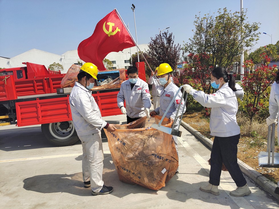 美化厂区 我们在行动