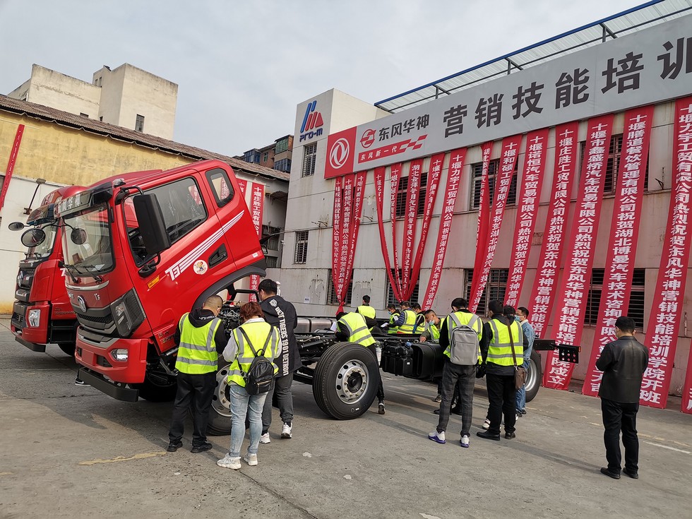 翻山越岭后 快马更扬鞭