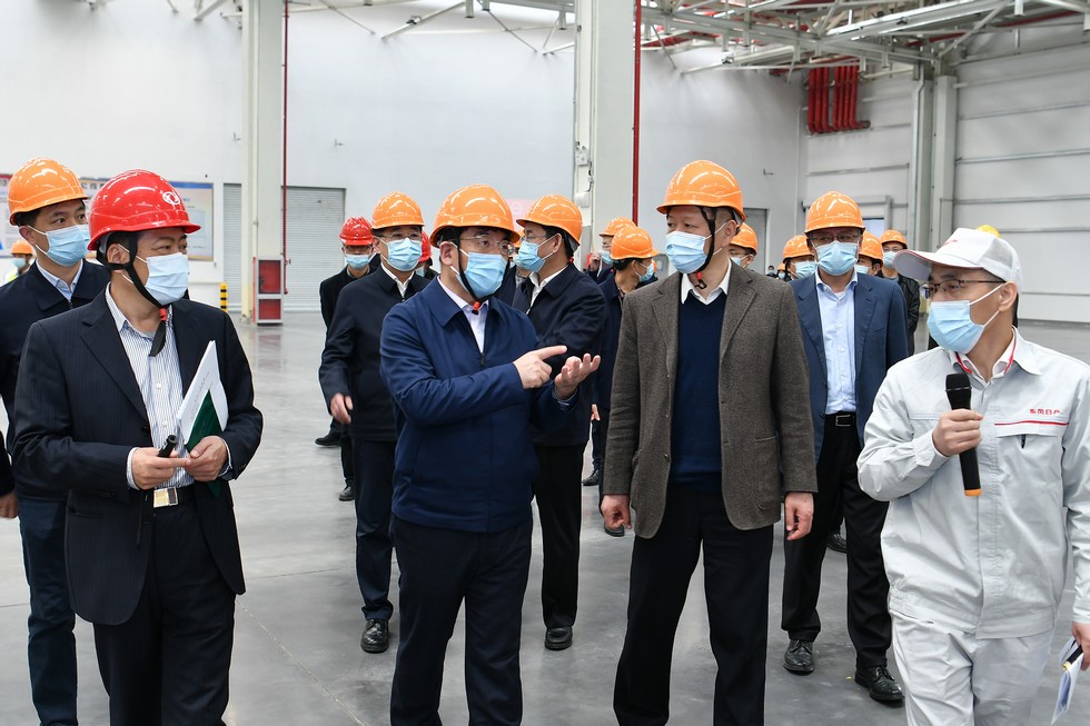 湖北省副省长曹广晶调研东风云峰项目