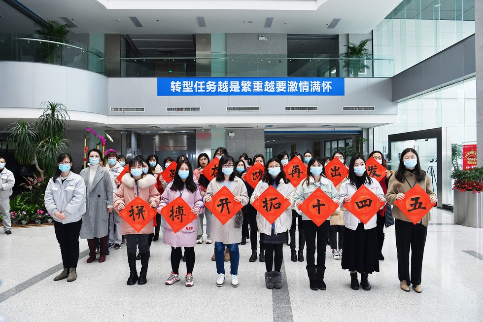 礼赞“她风采” 凝聚“她力量”