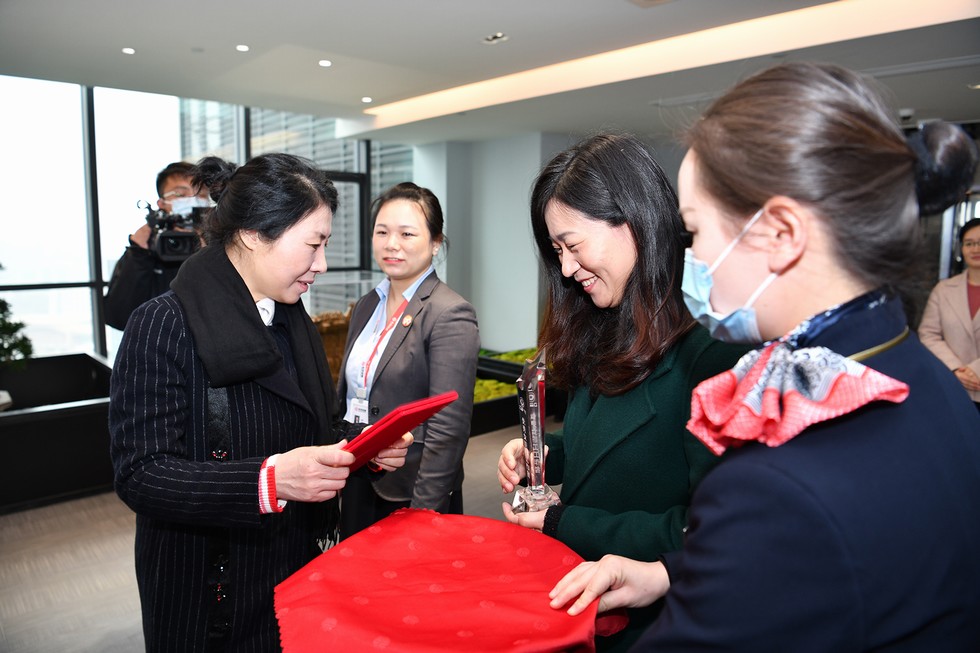 礼赞“她风采” 凝聚“她力量”