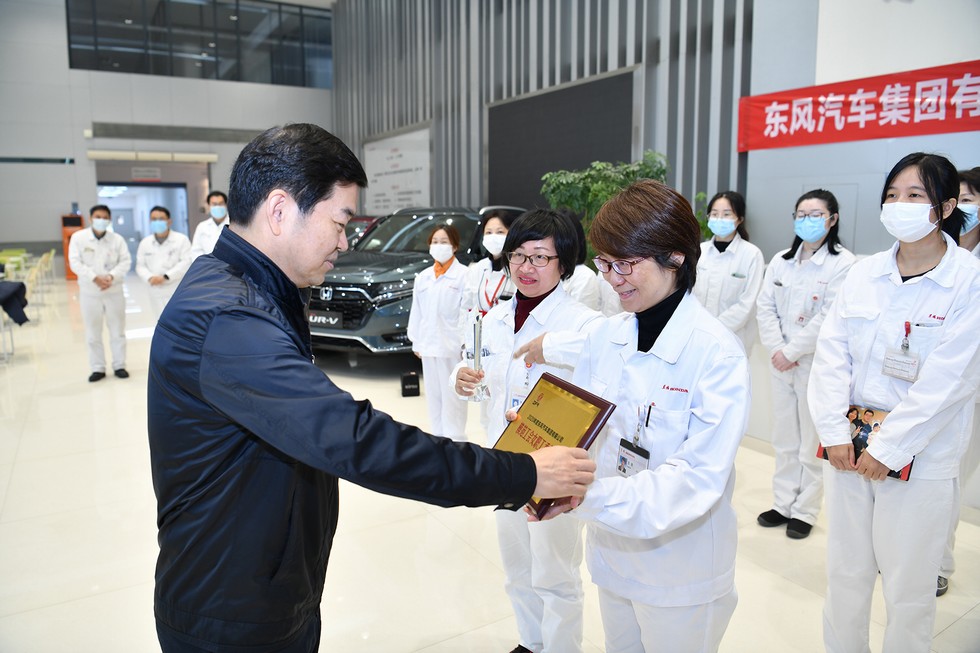 礼赞“她风采” 凝聚“她力量”