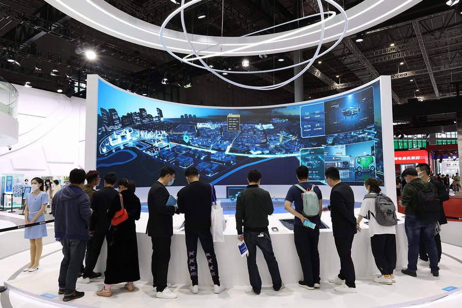 科技感爆棚 东风展台带你穿越未来