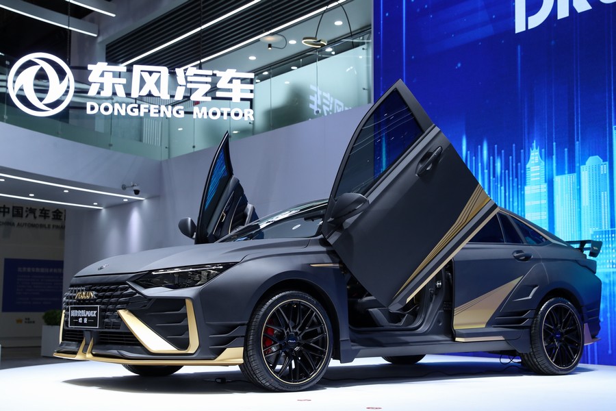 奕炫MAX暗夜版：造型酷 运动化 个性足