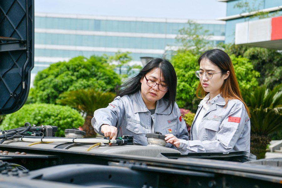 ​​​​​​​​​​【我是党员 我在东风】刘海霞：敢担当的“技术大拿”