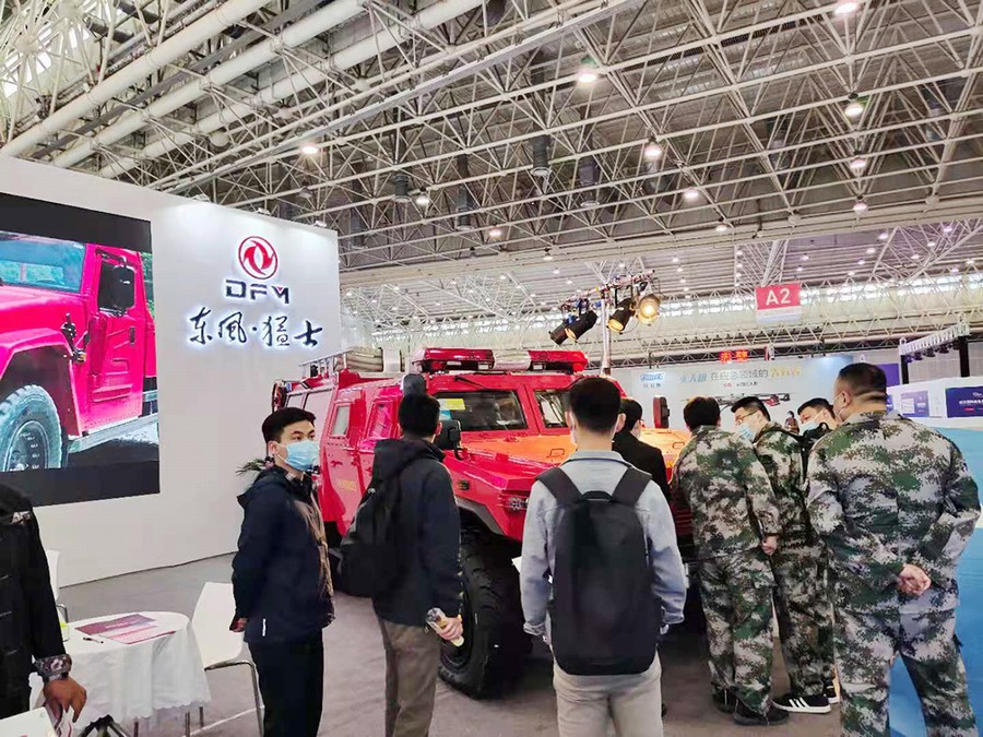 首届武汉应博会举行 东风猛士受关注