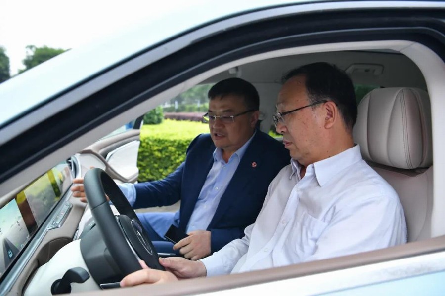 东风公司与襄阳市举行高层会谈