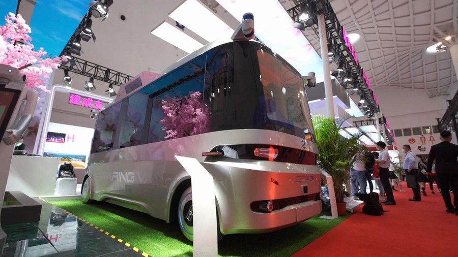 东风Sharing-Bus亮相首届消博会