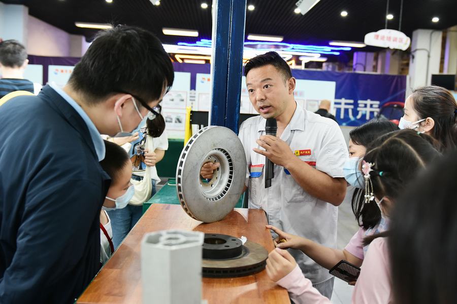 “神龙最大的依靠是员工和家属”