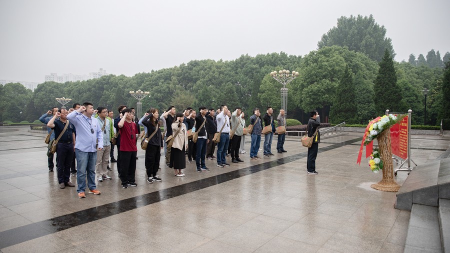 回顾走过的路 走好前行的路－东风商用车有限公司深入推进党史学习教育