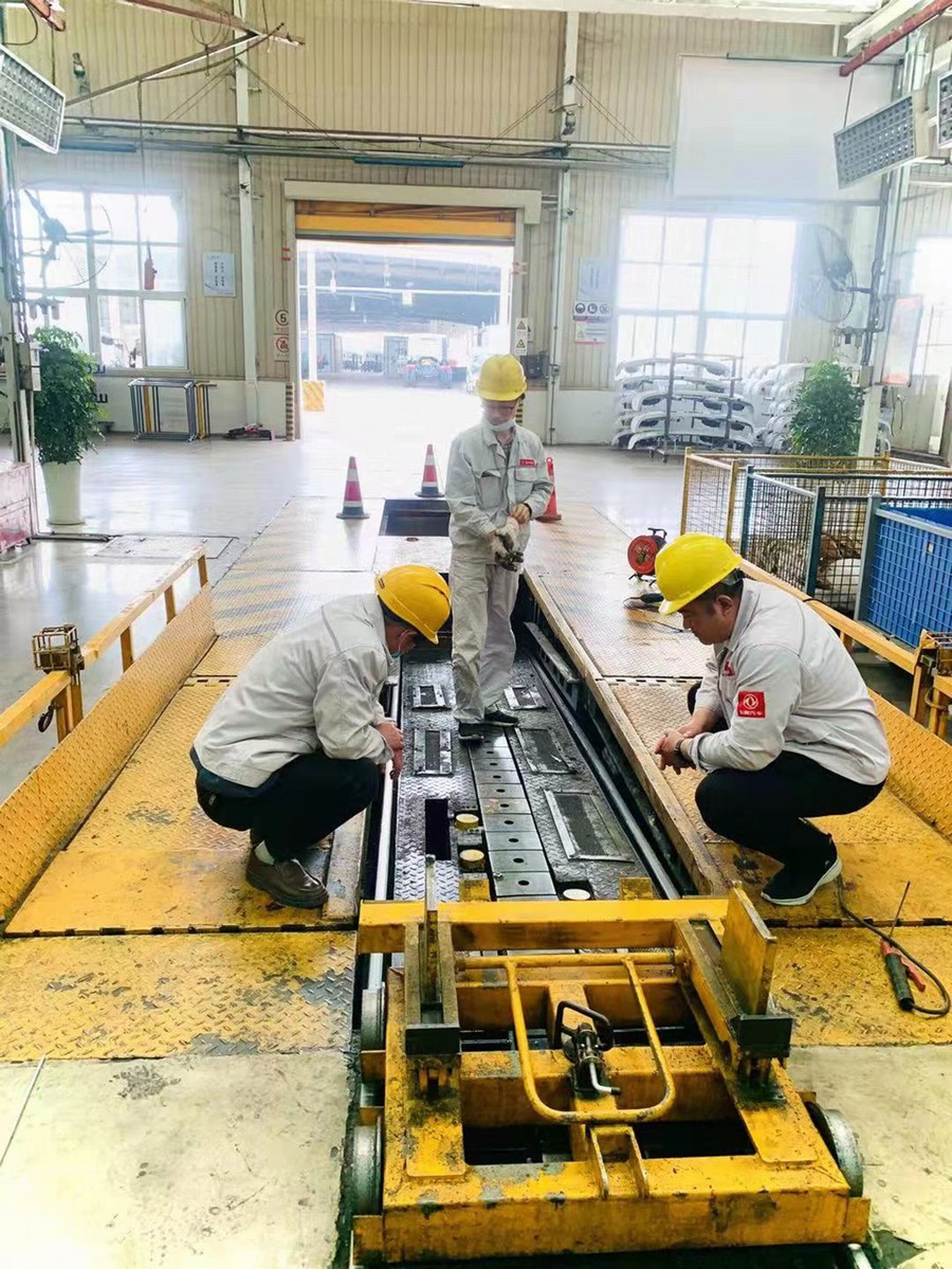 “五一”忙检修 劳动最光荣