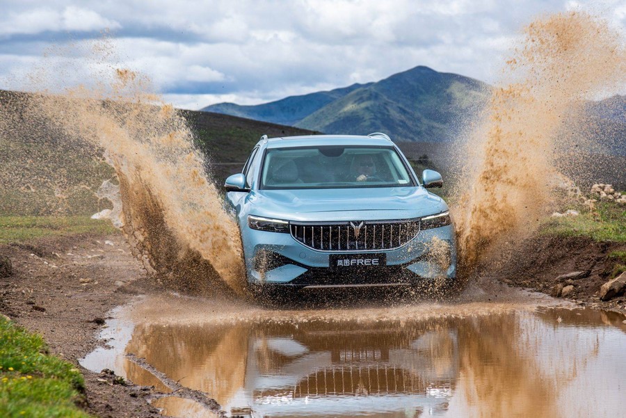 岚图FREE挑战“蜀道难”