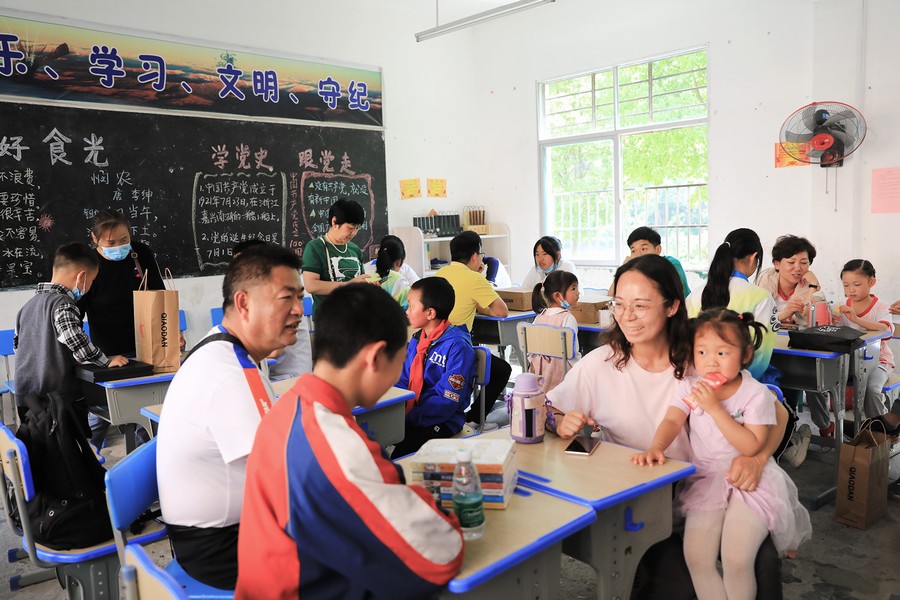 爱心助学 快乐六一