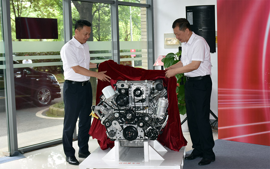 完全自主开发 性能世界领先 公司首款V8柴油发动机点火