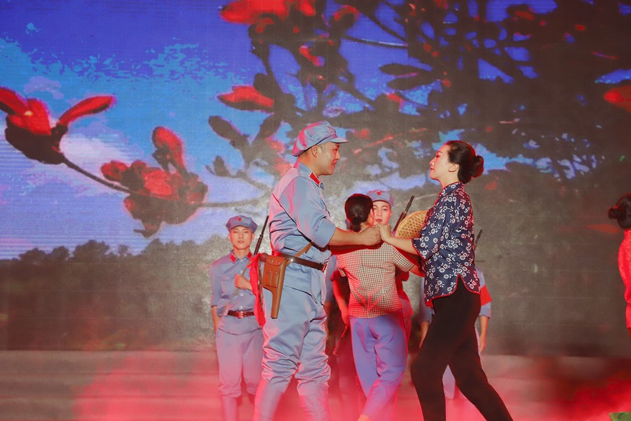 喜迎华诞 东风各单位多种形式庆祝建党百年