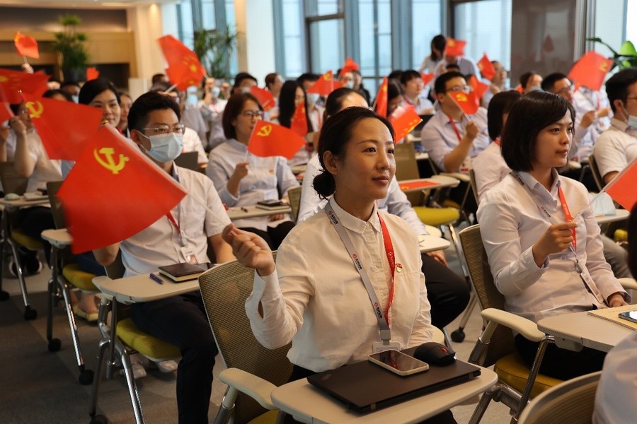 东风公司干部职工积极收听收看庆祝中国共产党成立100周年大会