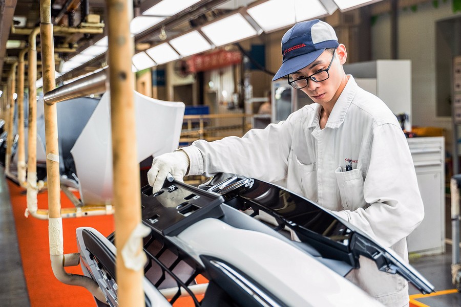 激流勇进 砥砺前行十八载 共创共享 乘风破浪再扬帆