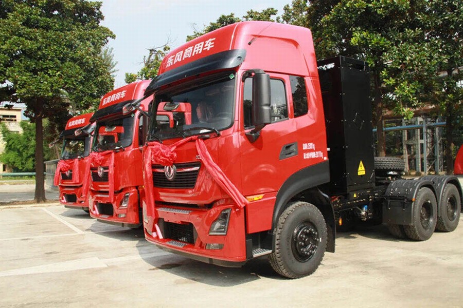 东风商用车向武钢有限交付首批10辆新能源车