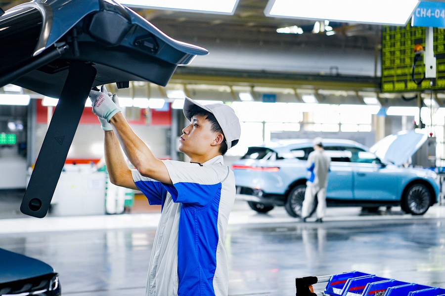 ​【高温下的坚守 奋斗者的姿态】岚图战高温 为首批交付全力以赴