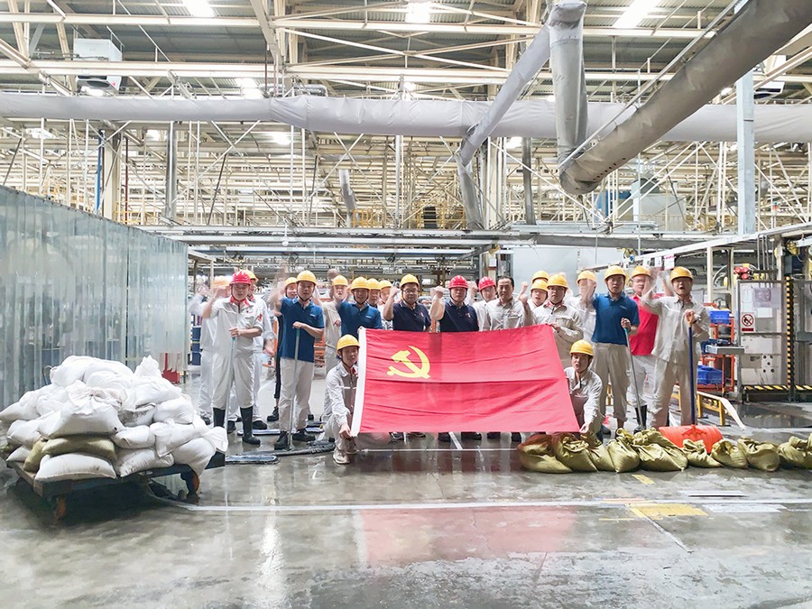 东风日产郑州工厂基层党组织和广大党员守土有责战大汛